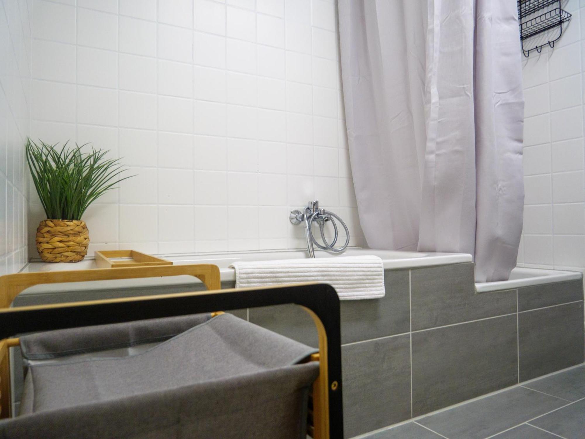 Amao-Brown I Exklusives City-Apartment I 85Qm I Privatparkplatz & Komfort I King-Size Bed ラール エクステリア 写真